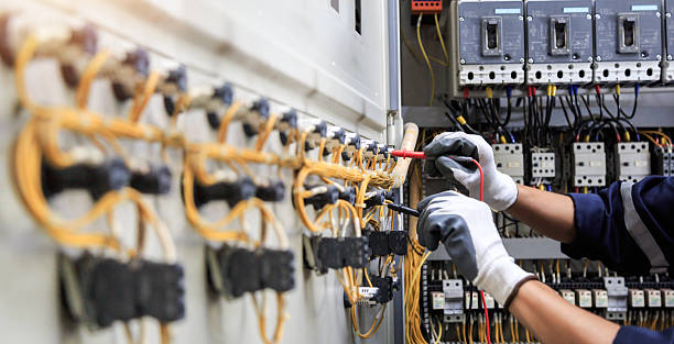 Professional Electrician technician working in Kensington Park, FL